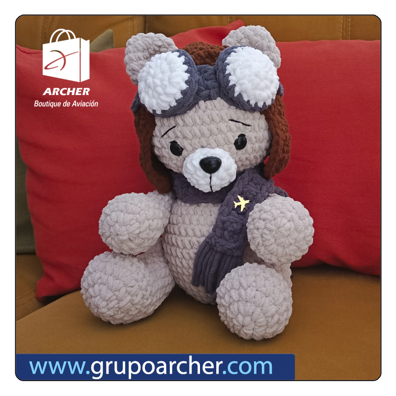 Osito piloto tejido en crochet, lana, amigurumi piloto, Muñecos aviadores, ositos, oso piloto, muñequería con temática de aviación y muñecos personalizados en fleece y peluche